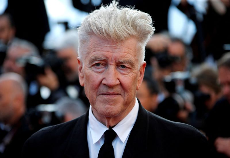 © Reuters. FILE PHOTO: 70th Cannes Film Festival - Director David Lynch poses during the event for the 70th Anniversary of the festival, in Cannes, France, May 23, 2017. REUTERS/Jean-Paul Pelissier/File Photo