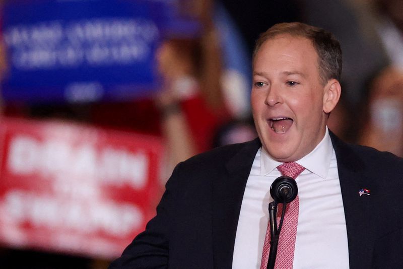 © Reuters. FILE PHOTO: Former U.S. Rep. Lee Zeldin gestures as he speaks at the Nassau Veterans Memorial Coliseum during a rally held by Republican presidential nominees and former U.S. President Donald Trump, in Uniondale, New York, U.S., September 18, 2024. REUTERS/Brendan McDermid/File Photo