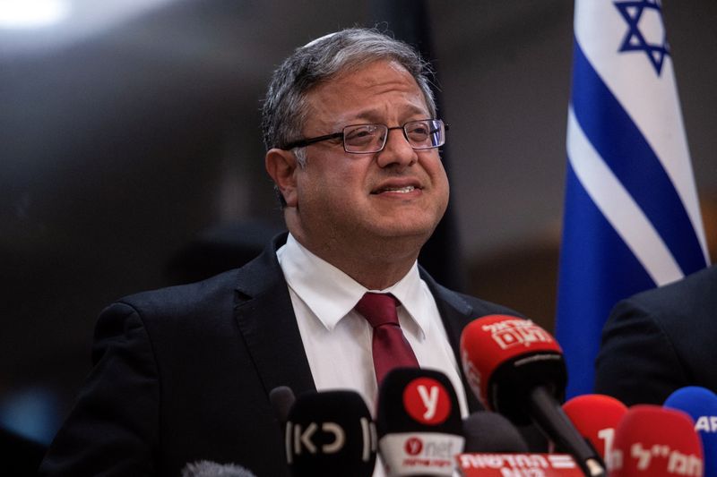 &copy; Reuters. Israeli National Security Minister and head of Jewish Power party Itamar Ben-Gvir gives a statement to members of the press, ahead of a possible ceasefire between Israel and Hamas, in Jerusalem, January 16, 2025. REUTERS/Oren Ben Hakoon