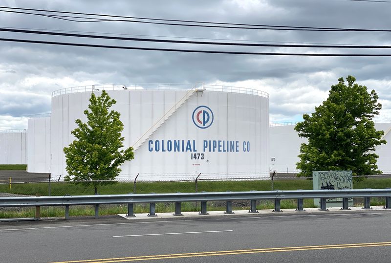 &copy; Reuters. FILE PHOTO: Holding tanks are pictured at Colonial Pipeline's Linden Junction Tank Farm in Woodbridge, New Jersey, U.S., May 10, 2021. REUTERS/Hussein Waaile/File Photo