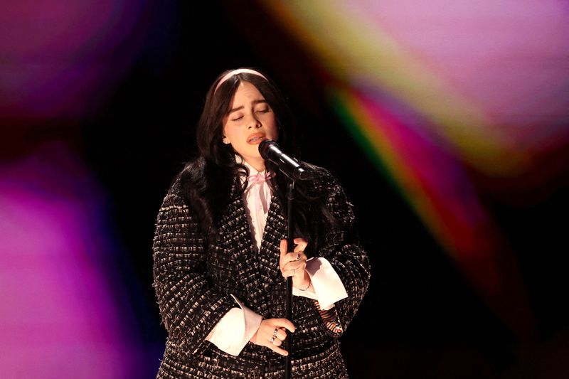 &copy; Reuters. Billie Eilish performs during the Oscars show at the 96th Academy Awards in Hollywood, Los Angeles, California, U.S., March 10, 2024. REUTERS/Mike Blake/ File Photo