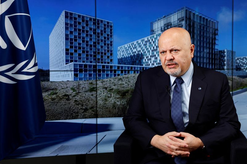 &copy; Reuters. International Criminal Court (ICC) Prosecutor Karim Khan talks during an interview with Reuters in The Hague, Netherlands January 16, 2025. REUTERS/Piroschka van de Wouw