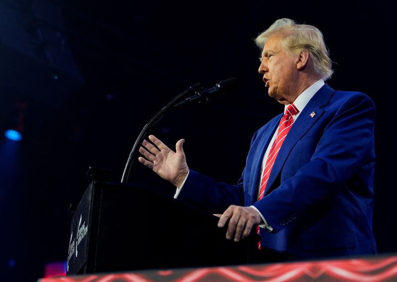 &copy; Reuters. FILE PHOTO: U.S. President-elect Donald Trump speaks at Turning Point USA's AmericaFest in Phoenix, Arizona, U.S., December 22, 2024.  REUTERS/Cheney Orr/File Photo