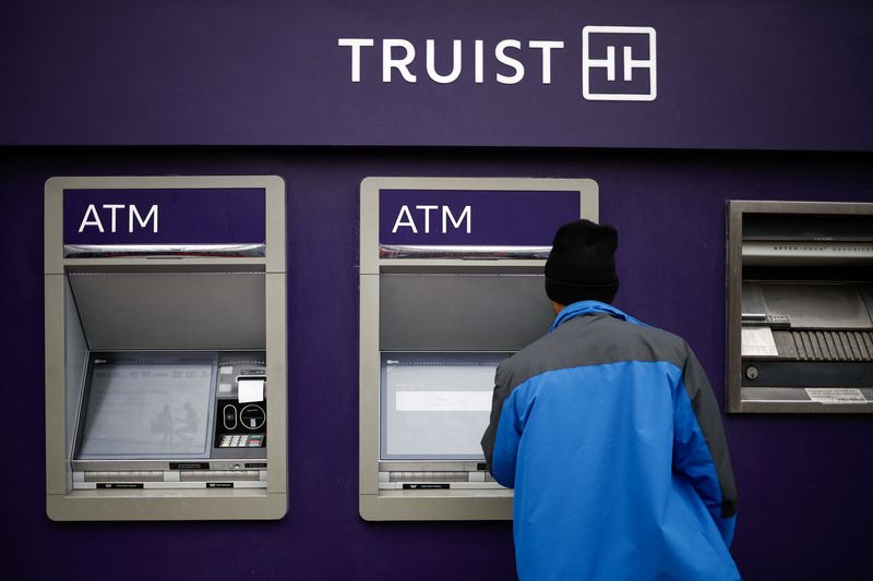 &copy; Reuters. FILE PHOTO: A customer uses an automated teller machine (ATM) at a Truist Bank branch in Washington, U.S., December 13, 2024. REUTERS/Benoit Tessier/File Photo