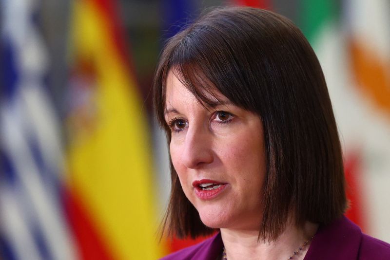 © Reuters. FILE PHOTO: Britain's Chancellor of the Exchequer Rachel Reeves attends the Eurozone finance ministers meeting in Brussels, Belgium December 9 2024. REUTERS/Yves Herman/File Photo