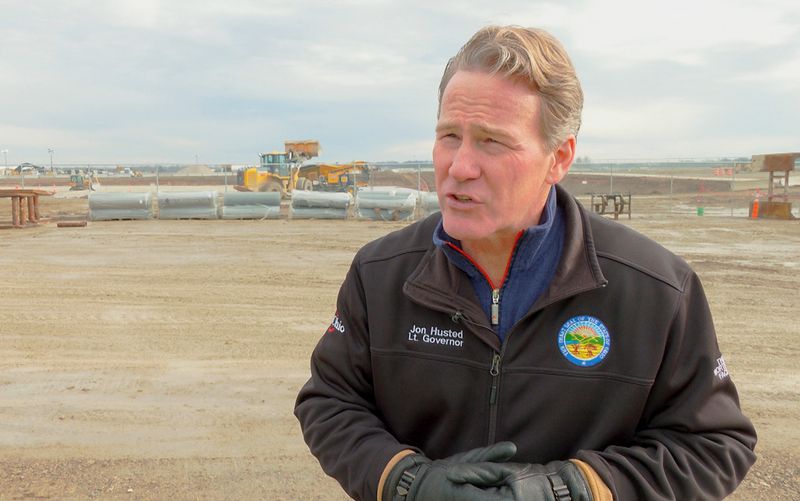 &copy; Reuters. FILE PHOTO: Ohio Lt. Governor Jon Husted speaks in front of the construction site for Intel's semiconductor factory, in New Albany, Ohio, U.S., January 10, 2023. REUTERS/Eric Cox/File Photo