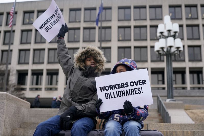 US judge pushes back deadline for Trump's buyout offer for government employees