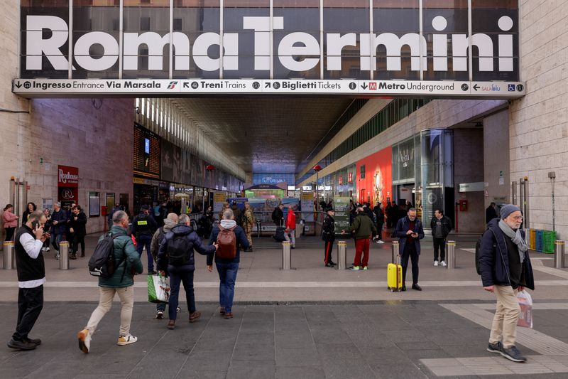 Salari in Italia fermi da più di 30 anni: colpa dei sindacati?