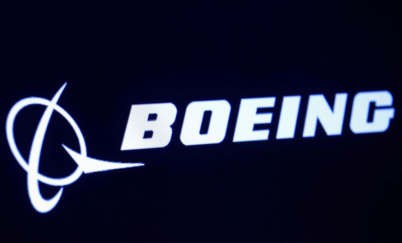 &copy; Reuters. Logo da Boeing em painel na Bolsa de Valores de Nova Yorkn11/03/2019nREUTERS/Brendan McDermid