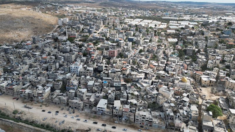 © Reuters. FILE PHOTO: A drone view shows Nur Shams refugee camp near Tulkarm, in the Israeli-occupied West Bank, September 19, 2024. REUTERS/Mohammed Torokman/File Photo