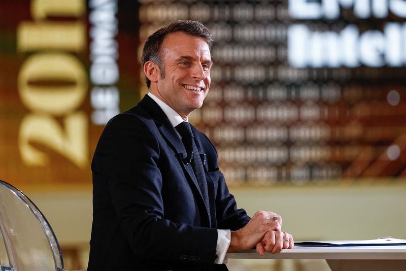 Macron signals investments of 109 billion euros in French AI by private sector