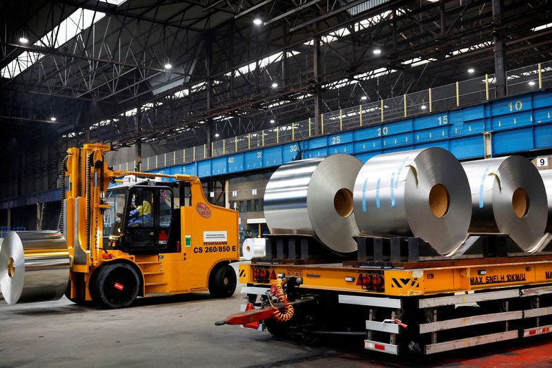 © Reuters. FILE PHOTO: A worker moves rolls of steel at the Tata Steel factory in Velsen-Noord, Netherlands March 26, 2024. REUTERS/Piroschka van de Wouw/File Photo