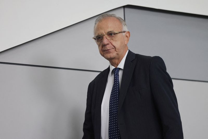 Colombia defense minister will leave gov't, ministry says