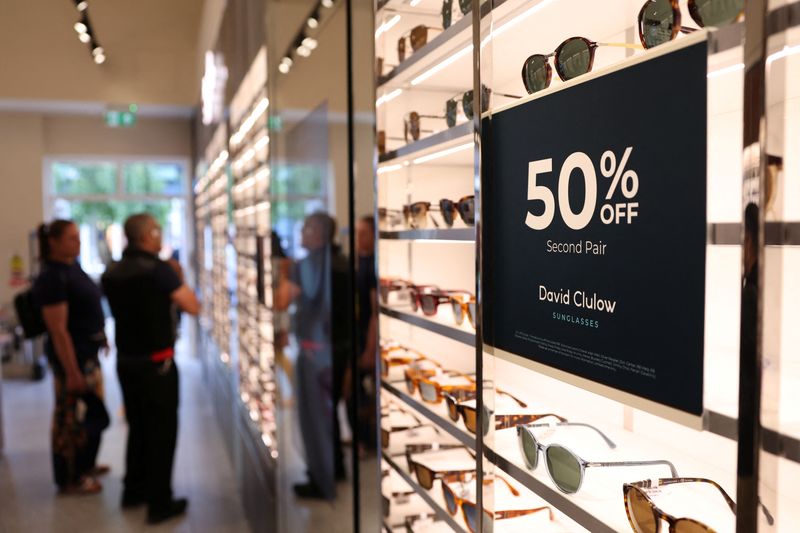 EssilorLuxottica chiude 2024 con utile operativo +9,4%