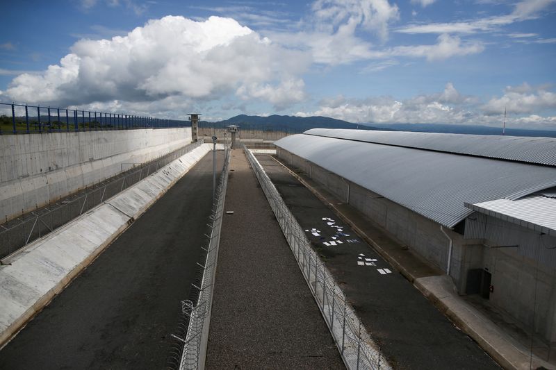 El Salvador to house minors convicted of organized crime in adult jails