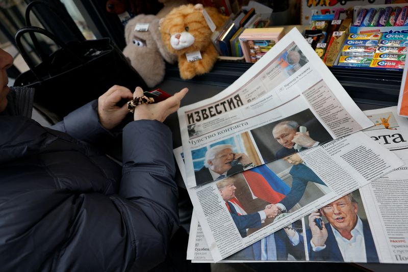 &copy; Reuters. Jornais de Moscou publicam conversa de Putin e Trumpn 13/2/2025   REUTERS/Maxim Shemetov