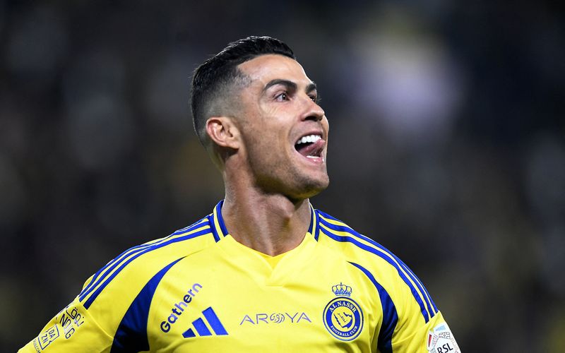 &copy; Reuters. Cristiano Ronaldo comemora gol em partida do Al Nassr contra o Al Fayah em Riaden07/02/2025nREUTERS/Stringer