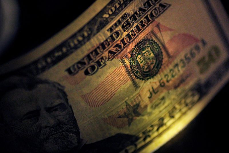 &copy; Reuters. A U.S. Dollar note is seen in this June 22, 2017 illustration photo.   REUTERS/Thomas White/Illustration