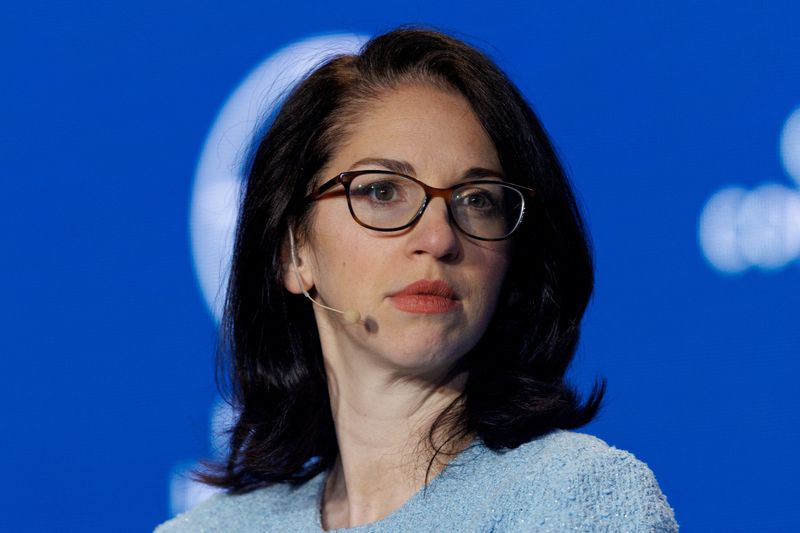 © Reuters. FILE PHOTO: Karen Karniol-Tambour, co-chief investment officer, Bridgewater Associates, speaks at the 2023 Milken Institute Global Conference in Beverly Hills, California, U.S., May 1, 2023. REUTERS/Mike Blake/File Photo