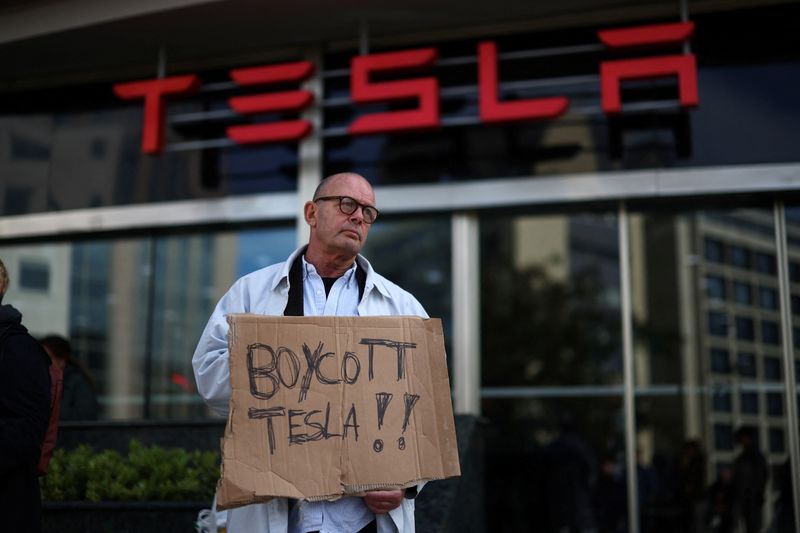 Dozens protest at Tesla showroom in Portugal ahead of likely snap election