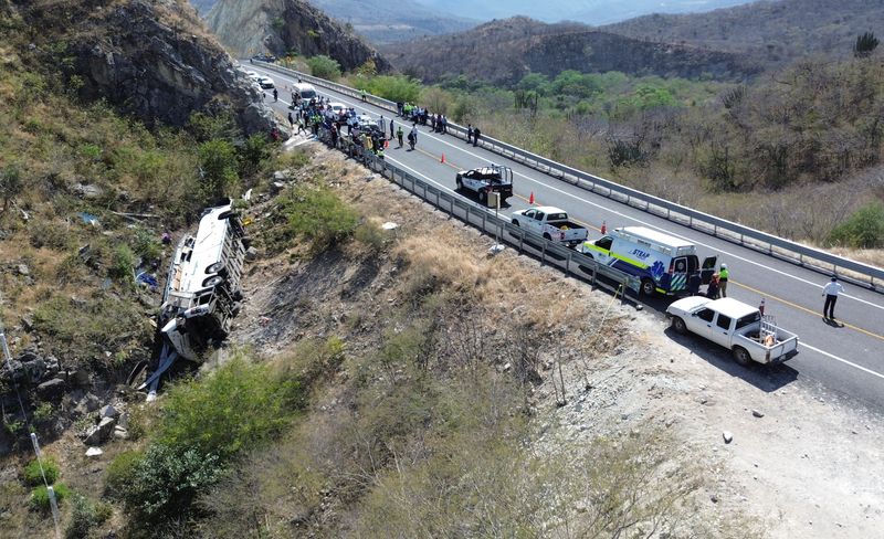 Eleven people die in southern Mexico after bus flips over