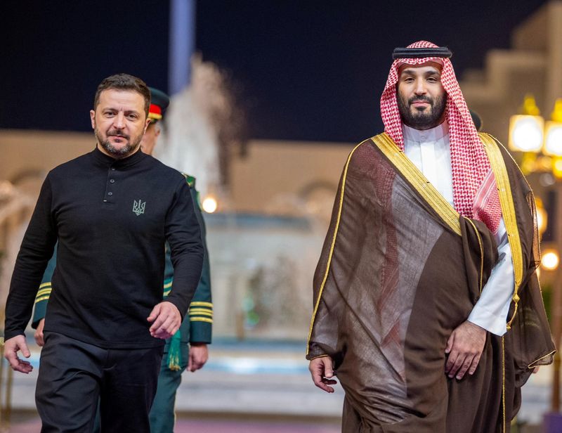 &copy; Reuters. Presidente da Ucrânia, Volodymyr Zelenskiy, e príncipe herdeiro saudita Mohammed bin Salman, durante encontro em Jeddah, na Arábia Sauditan10/03/2025nSaudi Press Agency/Handout via REUTERS