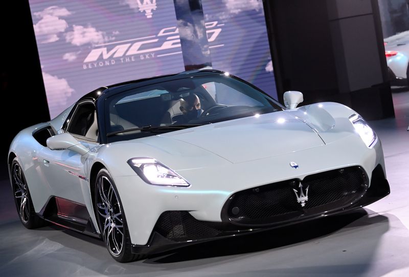 &copy; Reuters. Modelo da Maserati MC20 em Modenan 25/5/2022    REUTERS/Flavio Lo Scalzo