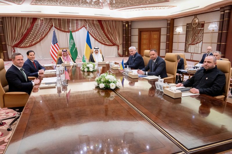 &copy; Reuters. Encontro entre autoridades dos EUA e da Ucrânia, em Jeddah, na Arábia Sauditan11/03/2025nSAUL LOEB/Pool via REUTERS