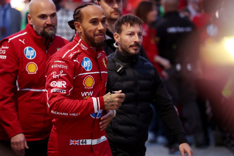 &copy; Reuters. Lewis Hamilton em Milãon 6/3/2025   REUTERS/Claudia Greco