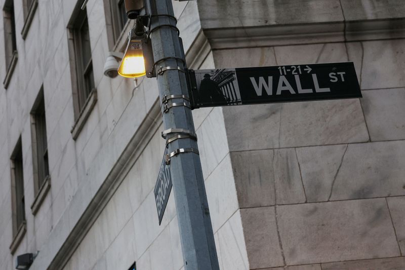&copy; Reuters. Placa de Wall Street em Nova Yorkn11/03/2025. REUTERS/Shannon Stapleton