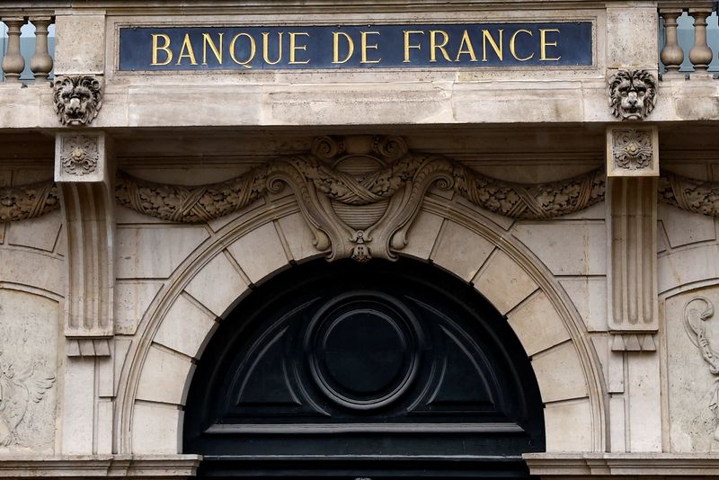 French central bank trims growth outlook on trade tensions