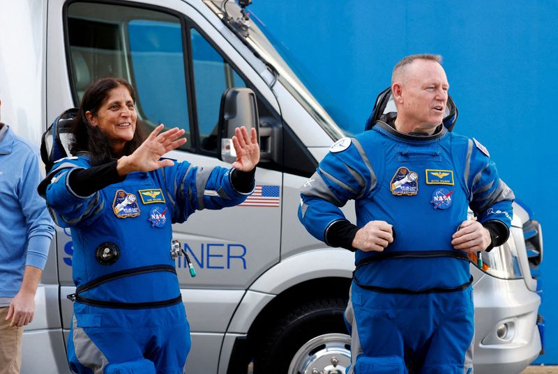 Nasa e SpaceX lançam missão para buscar astronautas na Estação Espacial