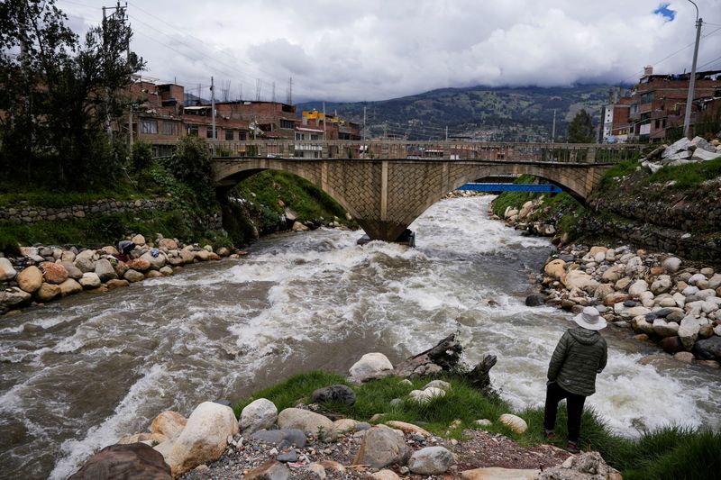 Citing melting glaciers, Peruvian farmer tests global climate law