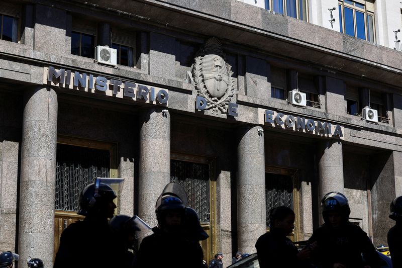&copy; Reuters. Sede do Ministério da Economia da Argentina, em Buenos Airesn05/04/2024nREUTERS/Agustin Marcarian
