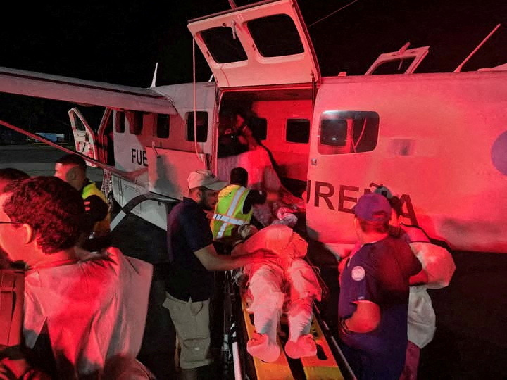 Avião cai na água após decolagem em Honduras e deixa 7 mortos