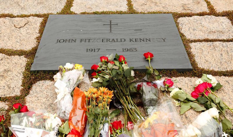 &copy; Reuters. FILE PHOTO: Flowers adorn the grave of President John F. Kennedy at Arlington National Cemetery in Arlington, Virginia November 22, 2013.  REUTERS/Kevin Lamarque/File Photo