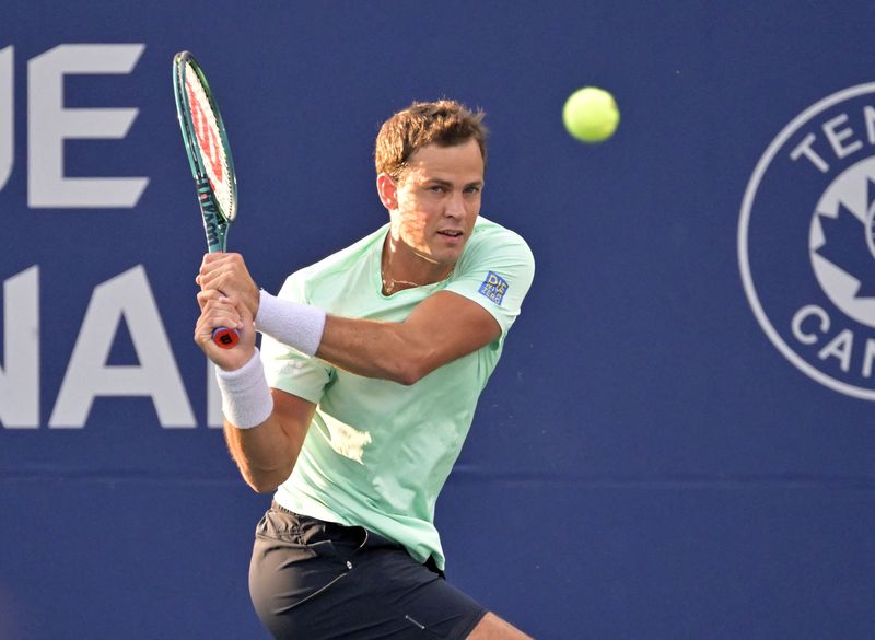 &copy; Reuters. FILE PHOTO: Aug 7, 2024; Montreal, Quebec, Canada; Vasek Pospisil (CAN) hits a backhand against Sebastian Korda (USA) (not pictured) in first round play at IGA Stadium. Mandatory Credit: Eric Bolte-USA TODAY Sports/File Photo