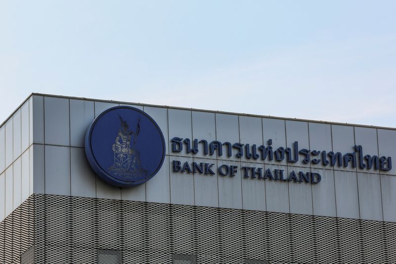 Thai economy to grow slightly above 2.5%, recovery more uneven, central bank minutes show