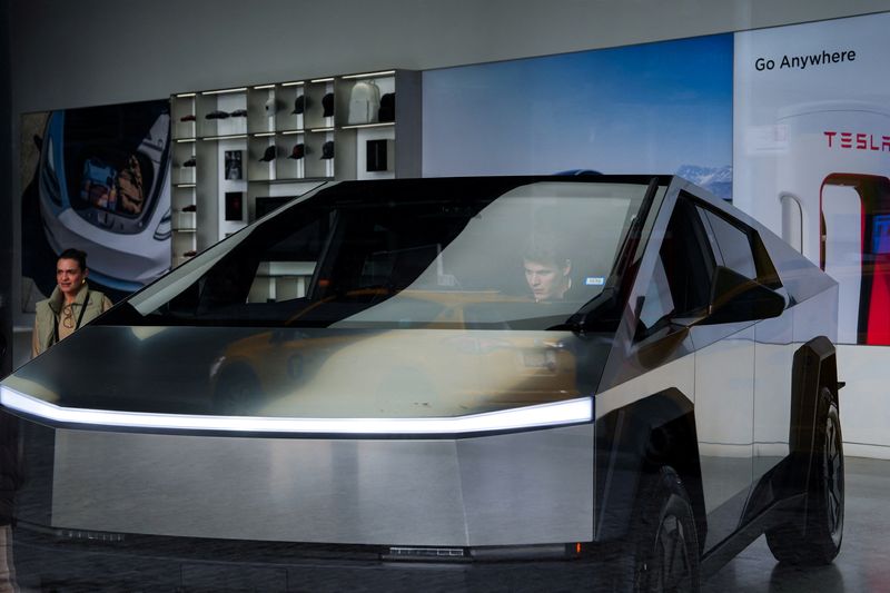 &copy; Reuters. FILE PHOTO: A person sits inside a Tesla Cybertruck at a Tesla showroom in New York City, U.S., January 2, 2025. REUTERS/Adam Gray/File Photo