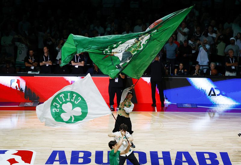 &copy; Reuters. FILE PHOTO: Basketball - NBA - Pre-Season Game - Boston Celtics v Denver Nuggets - Etihad Arena, Yas Island, Abu Dhabi, United Arab Emirates - October 4, 2024 A Boston Celtics flag is waved before the game REUTERS/Rula Rouhana/File Photo