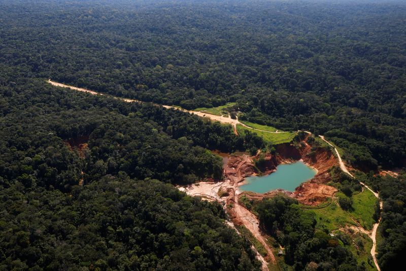 &copy; Reuters. Garimpo ilegal de ouro no Parque Nacional Urupadi, no Amazonasn22/05/2023nREUTERS/Adriano Machado