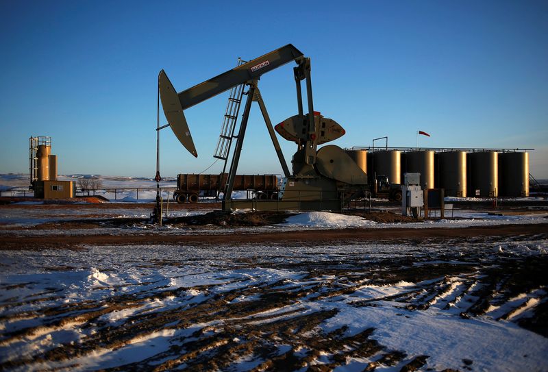 Oil set for second consecutive weekly gain on expected tighter supply