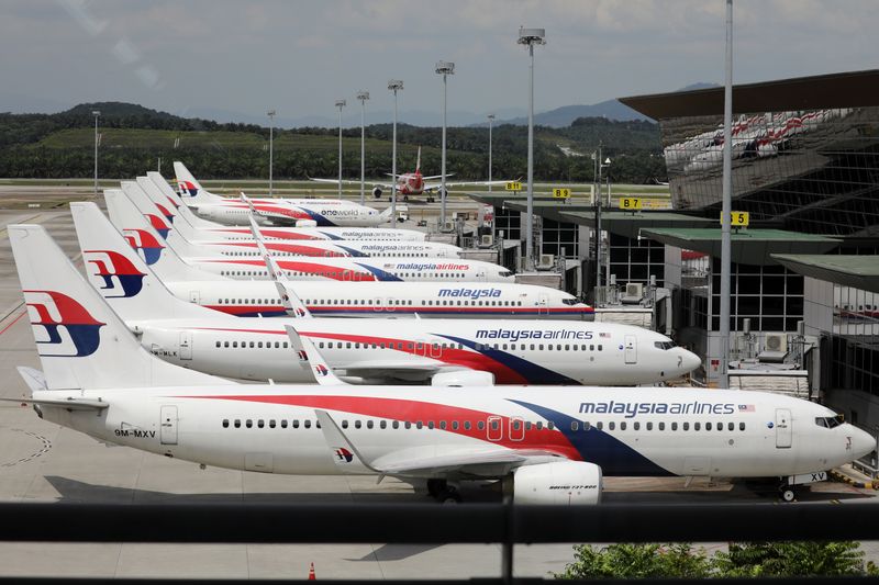 Malaysia Airlines parent to buy 30 Boeing 737 jets