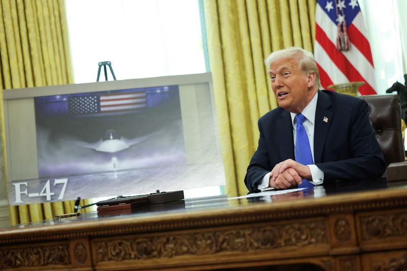 &copy; Reuters. Presidente dos EUA, Donald Trump, durante anúncio sobre o F-47, novo caça da Força Aérea norte-americanan21/03/2025nREUTERS/Carlos Barria