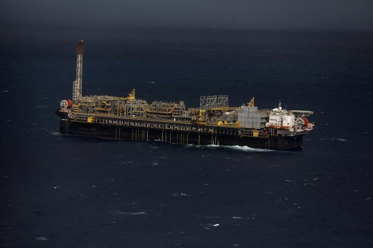 &copy; Reuters. Plataforma de petróleo