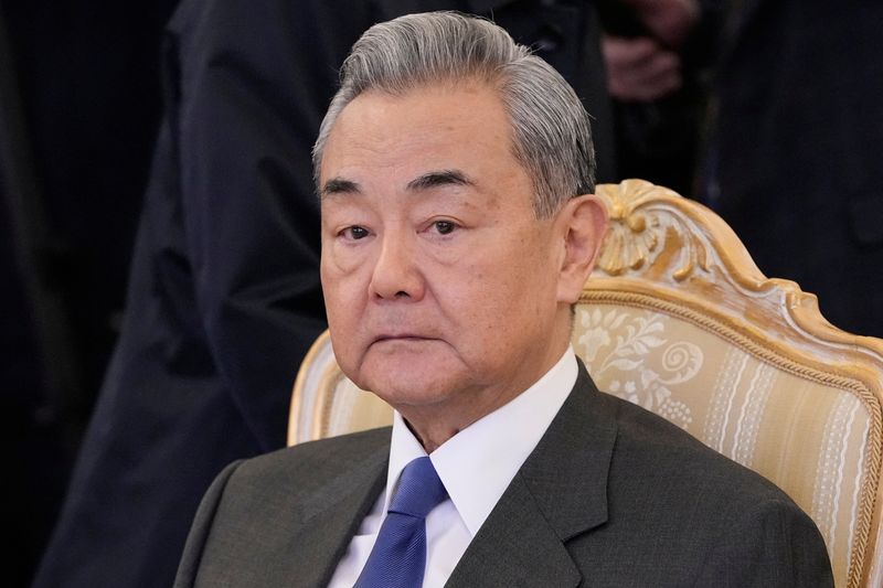 &copy; Reuters. Il ministro degli Esteri cinese Wang Yi partecipa a un incontro con il ministro degli Esteri russo Sergei Lavrov a Mosca, Russia, 1 aprile 2025. Pavel Bednyakov/Pool via REUTERS
