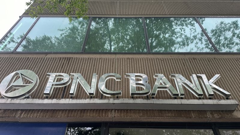 &copy; Reuters. FILE PHOTO: The logo of PNC Bank, a subsidiary of PNC Financial Services Group, is seen above a branch in Washington, U.S. April 30, 2023.  REUTERS/Ashraf Fahim/File Photo