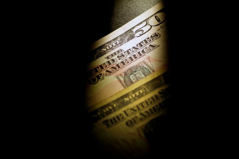 &copy; Reuters. Notas de dólarn22/06/2017   REUTERS/Thomas White/Illustration