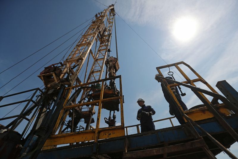 &copy; Reuters. Plataforma de perfuração de petróleo
