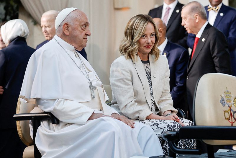 Italian PM hails Pope Francis' help in hard times